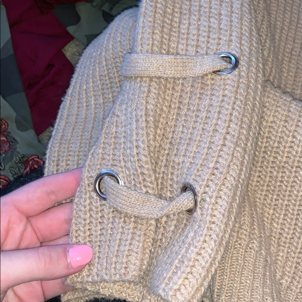 sweater - Picture 3 of 3